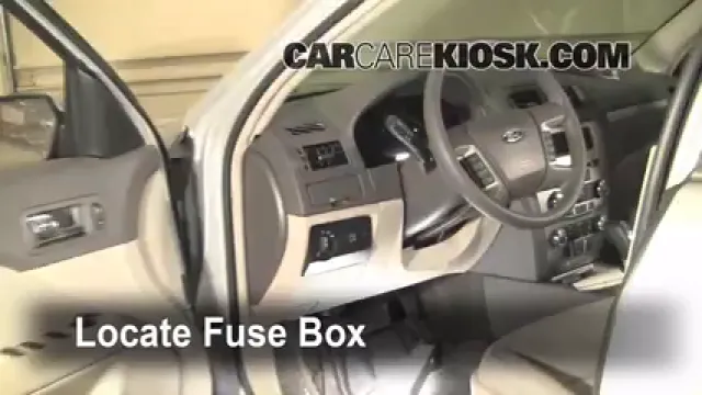 2010 Ford Fusion SE 2.5L 4 Cyl. Fusible (intérieur) Remplacement